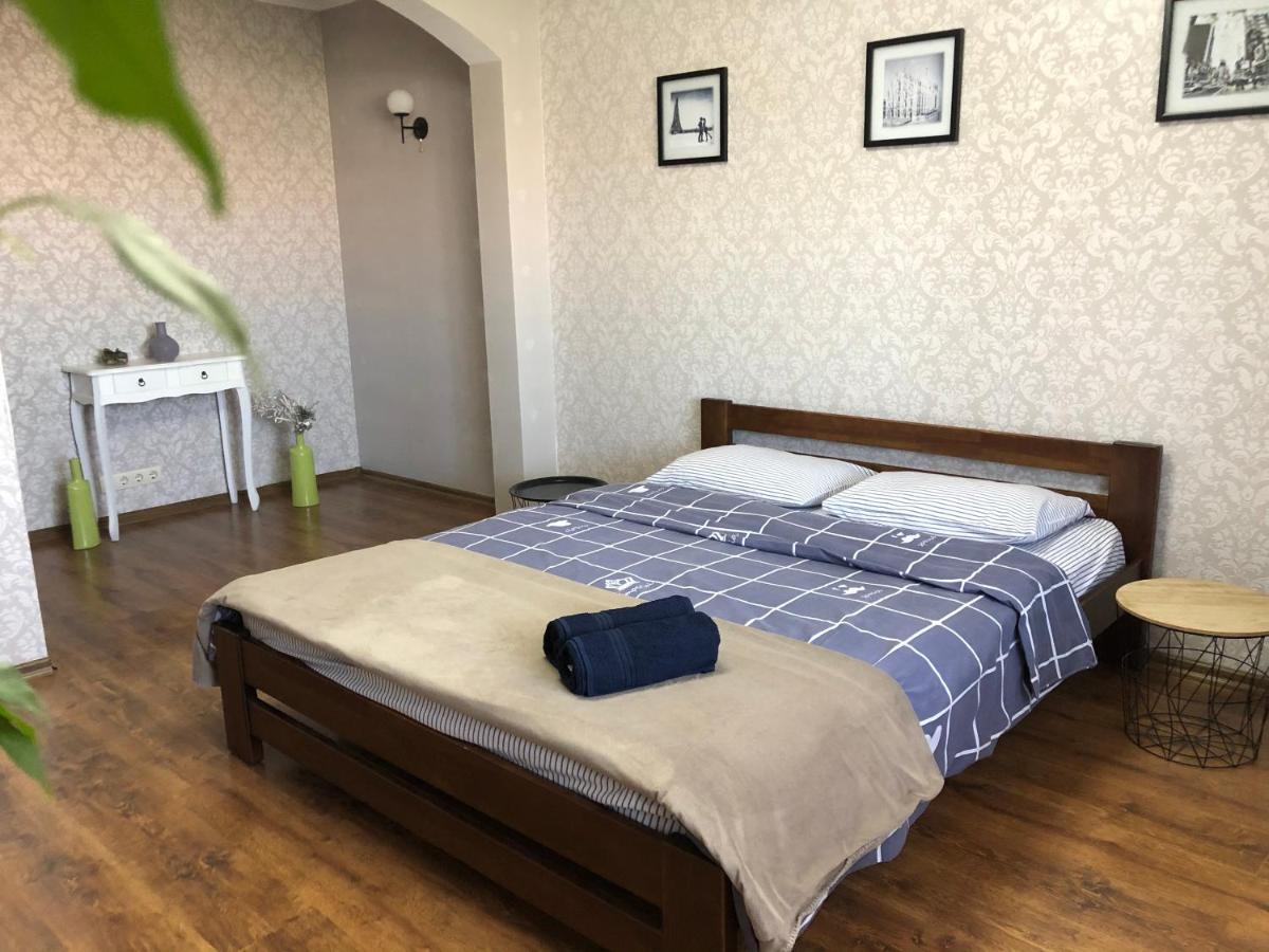 1Кім В Центрі,Вул.Набережна Riwne Exterior foto